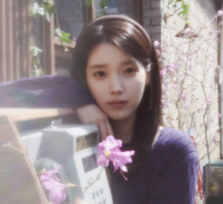 아이유, 27일 신보 '꽃갈피 셋'…8년만에 리메이크 앨범