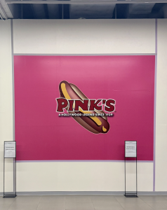 LA 명물 핑크스 핫도그 1호점 위치 공개…한국 첫 매장은 ‘더현대서울’