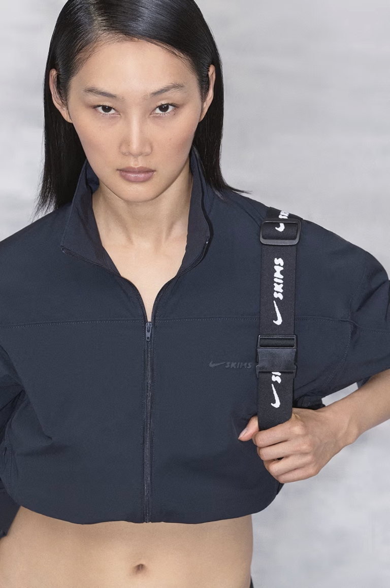 스킴스와 나이키 협업 2차 컬렉션, 13일 공개…양말, 힙색, 장갑 추가