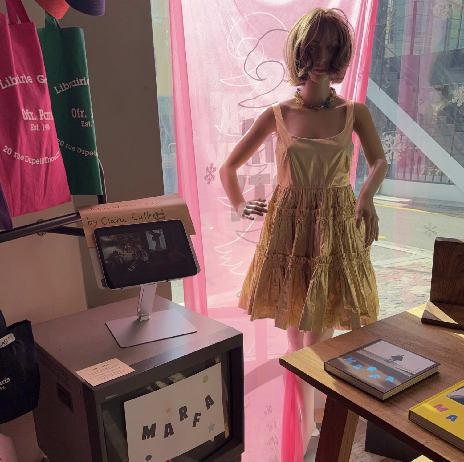 서촌에서 만나는 런던 매거진 Marfa…과월호부터 포스터, 굿즈까지