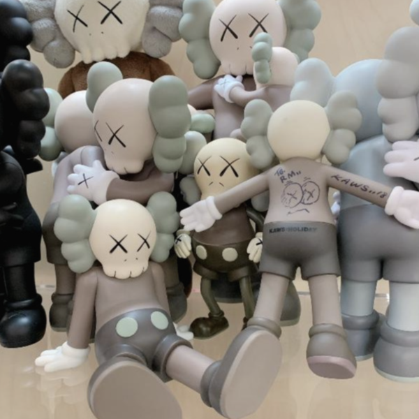 BTS가 애정하는 카우스(KAWS), 국내 첫 개인전